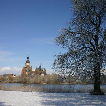 Pension Altstadt Moench In Top Lage Preis Inclusive 5 Prozent Bettensteuer Und Fruehstueck Штральзунд Экстерьер фото